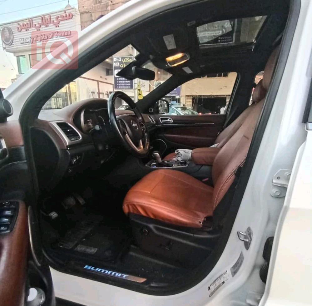 جیپ گراند شیرۆکی